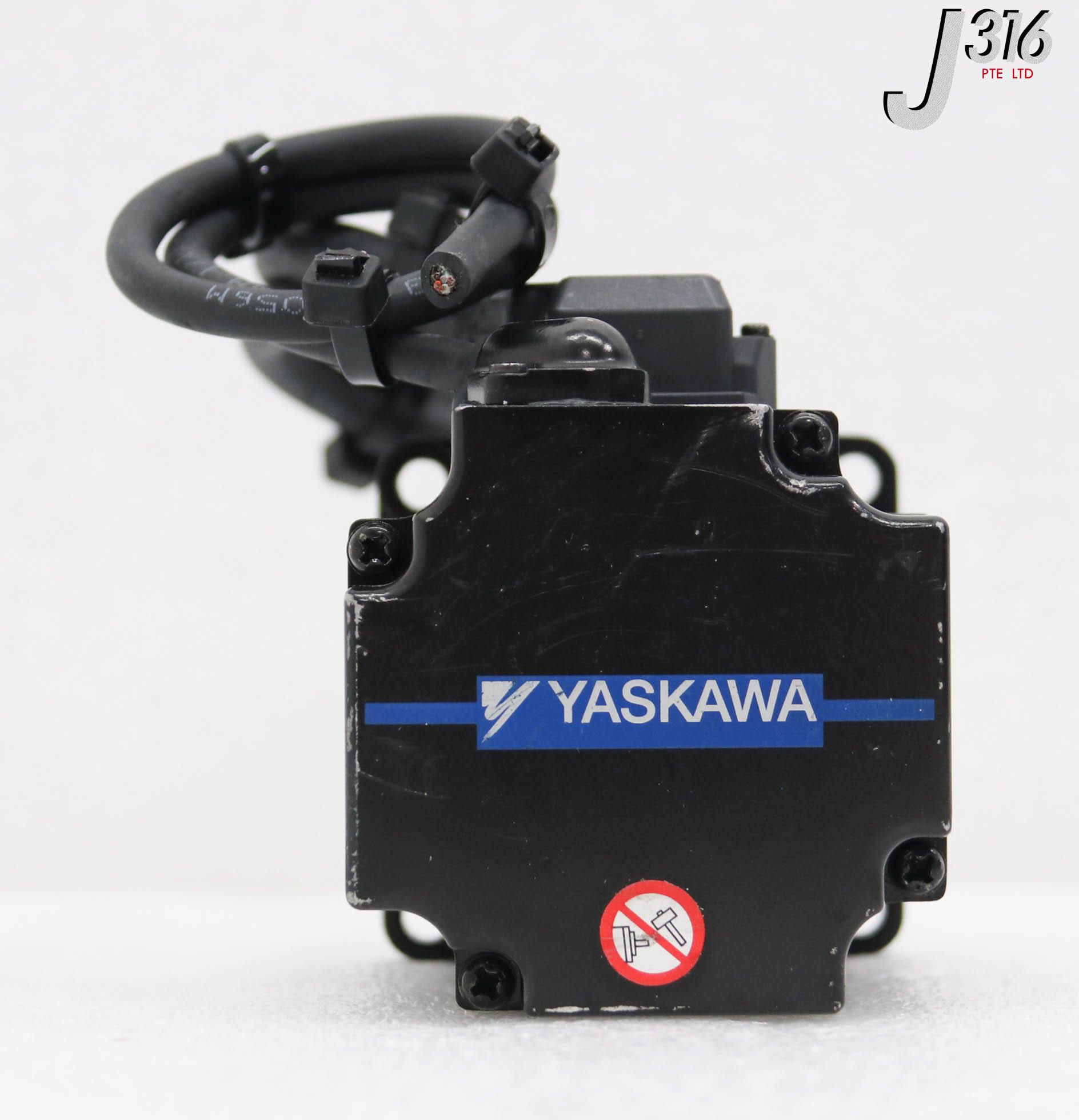 34517 YASKAWA AC SERVO MOTOR SGM7J-02AFC6S | eBay